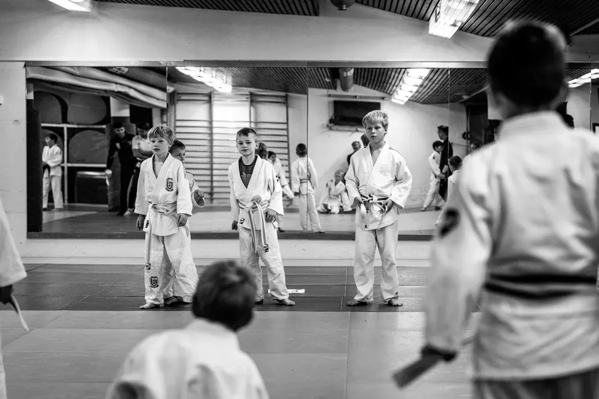 A youth karate class, the picture is in black and white, in a karate studio