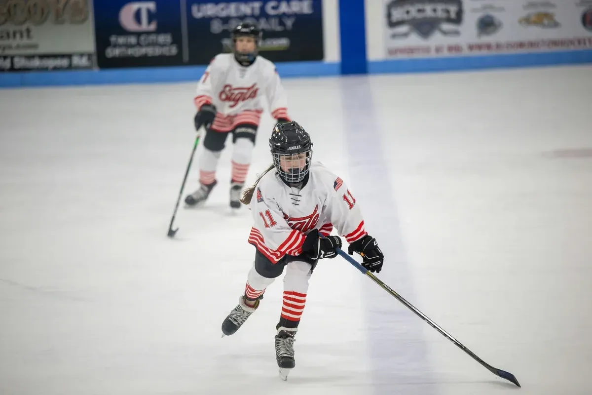 Youth hockey players demonstrating the benefits of cross-training and playing multiple sports to avoid early specialization.